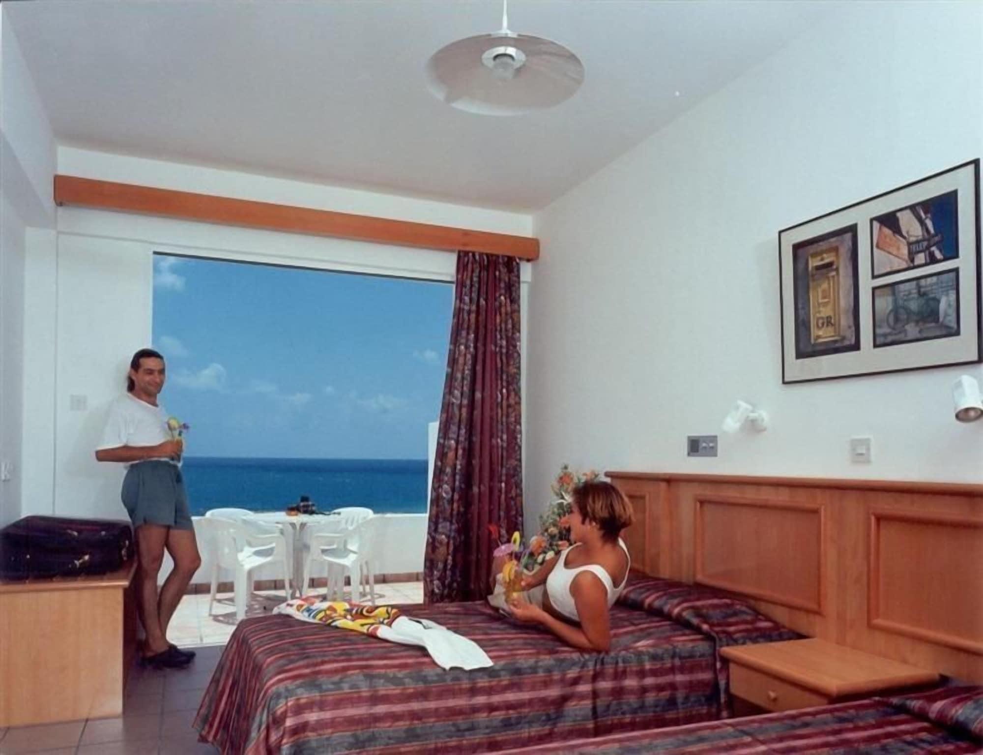 קורל ביי Corallia Beach Hotel Apartments מראה חיצוני תמונה