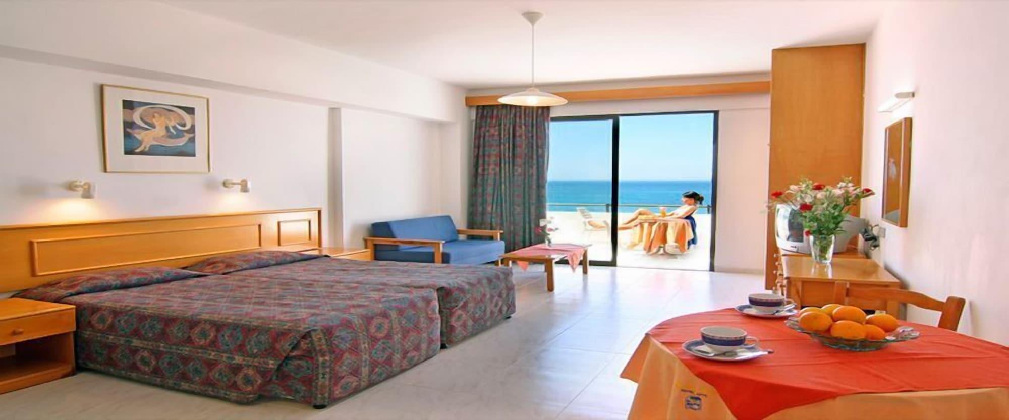 קורל ביי Corallia Beach Hotel Apartments חדר תמונה