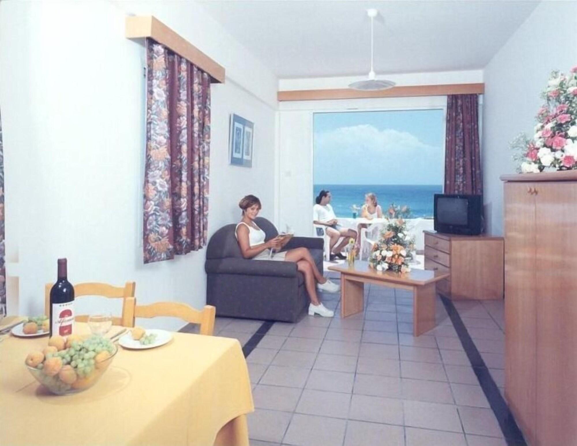 קורל ביי Corallia Beach Hotel Apartments חדר תמונה