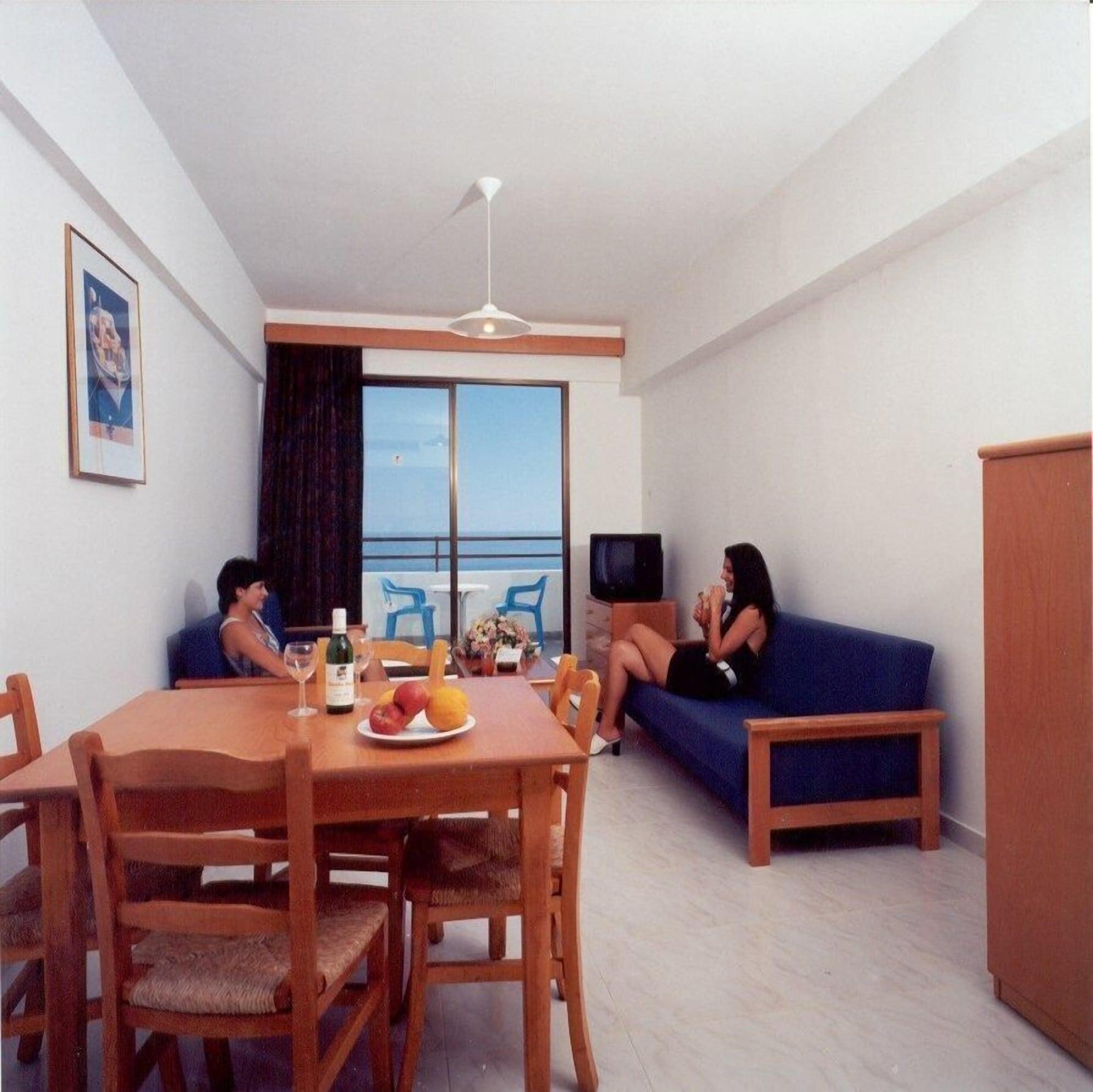 קורל ביי Corallia Beach Hotel Apartments מראה חיצוני תמונה