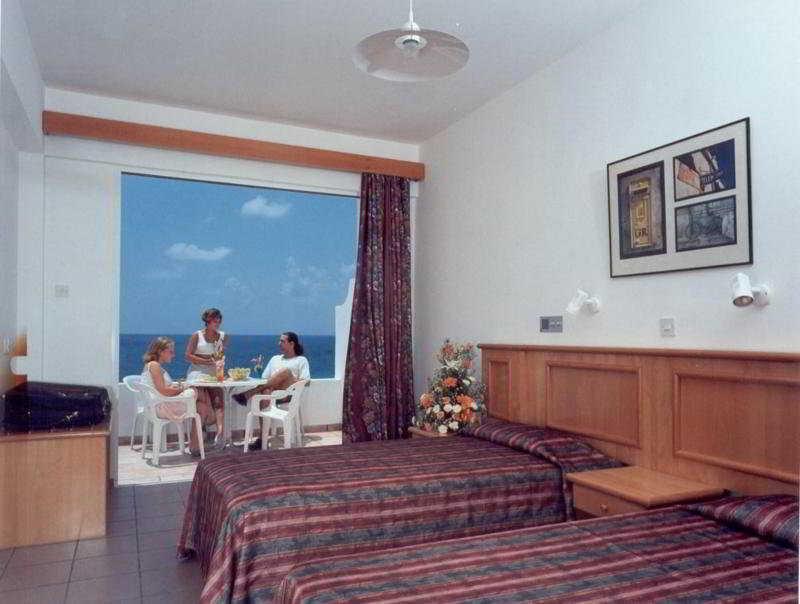 קורל ביי Corallia Beach Hotel Apartments חדר תמונה