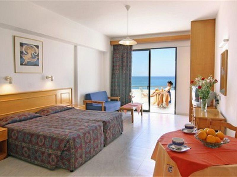 קורל ביי Corallia Beach Hotel Apartments מראה חיצוני תמונה