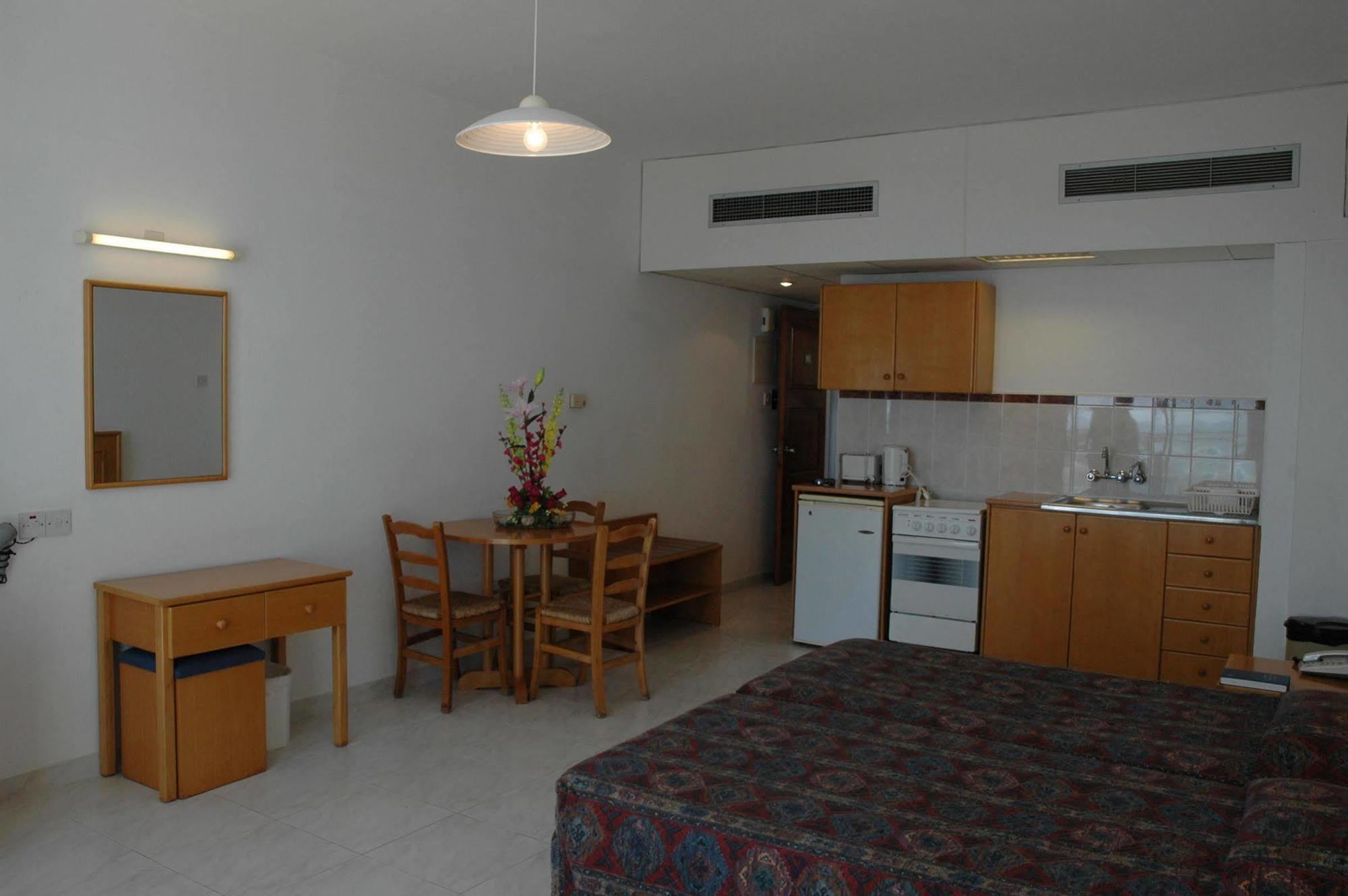 קורל ביי Corallia Beach Hotel Apartments מראה חיצוני תמונה